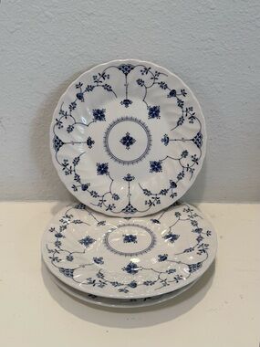 Vintage Churchill Fine China Finlandia White & Blue Floral 8in Plates- Set of 4